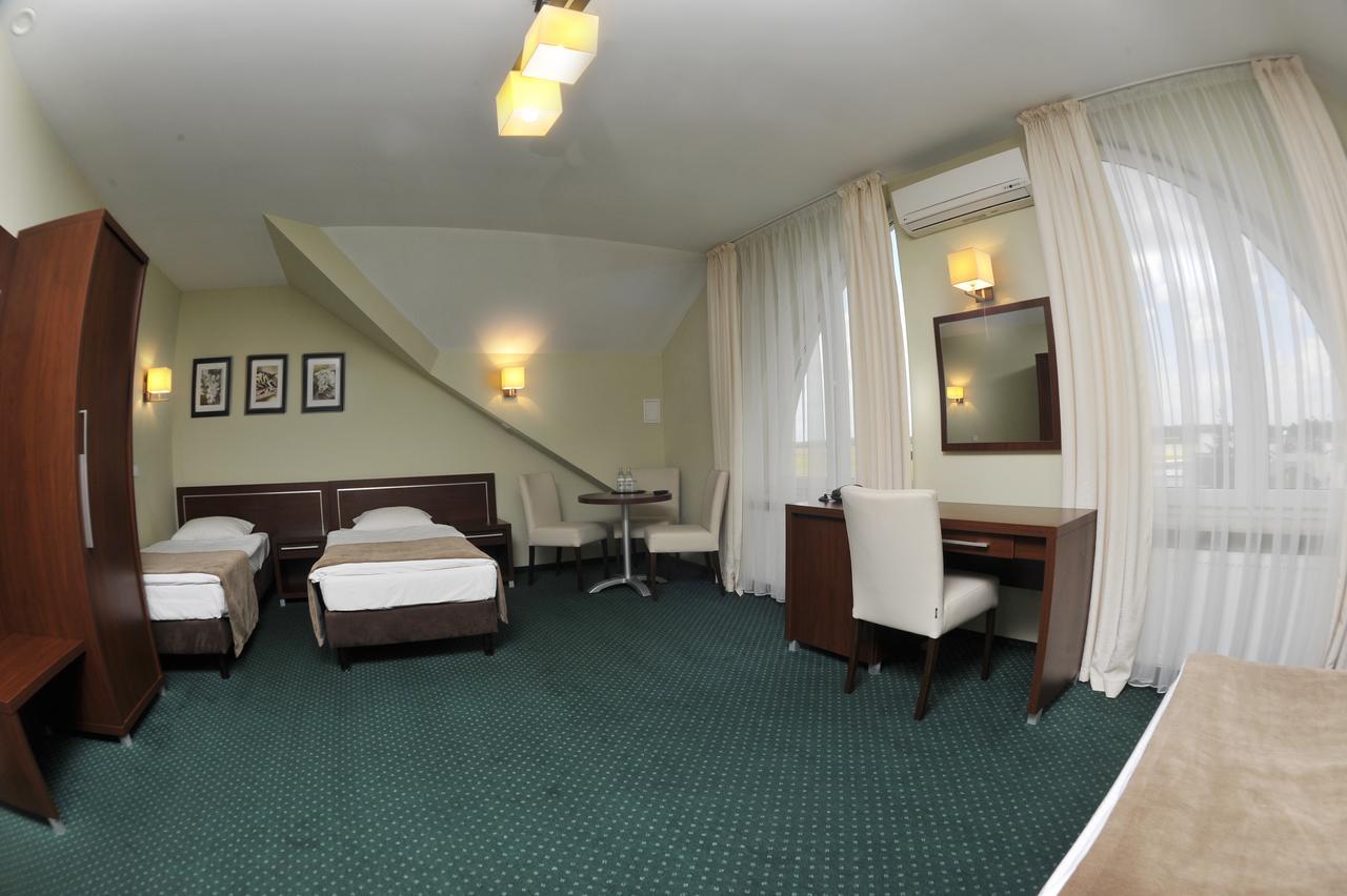 Hotel Lotos Woskrzenice Duze ภายนอก รูปภาพ