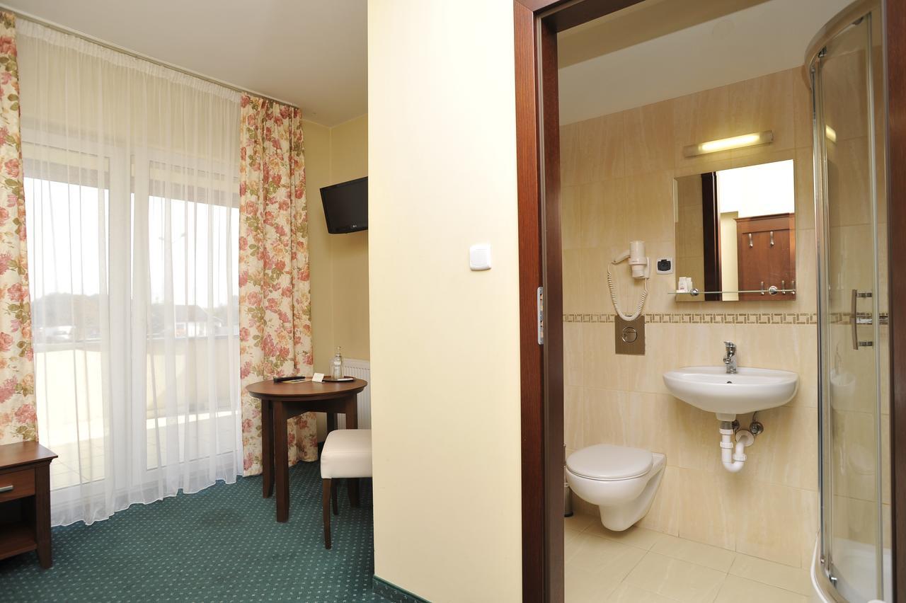 Hotel Lotos Woskrzenice Duze ภายนอก รูปภาพ