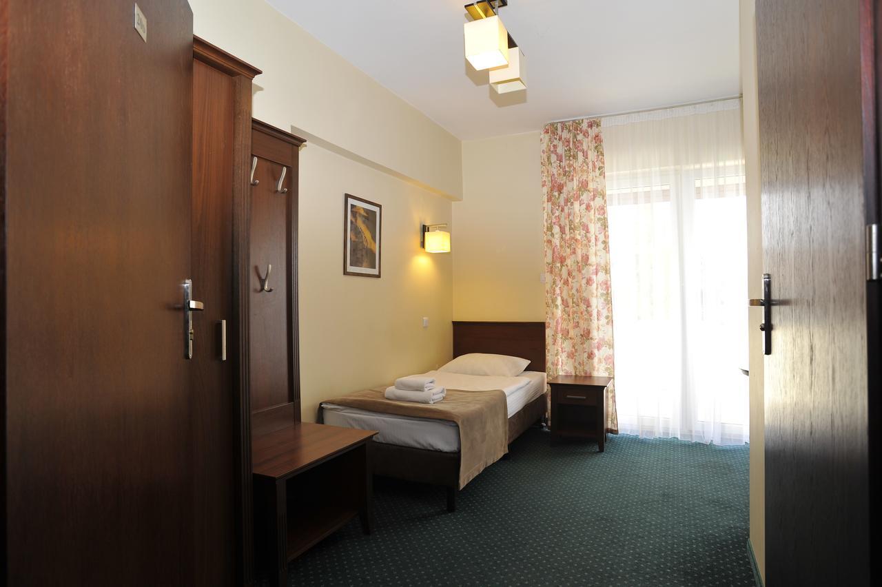 Hotel Lotos Woskrzenice Duze ภายนอก รูปภาพ