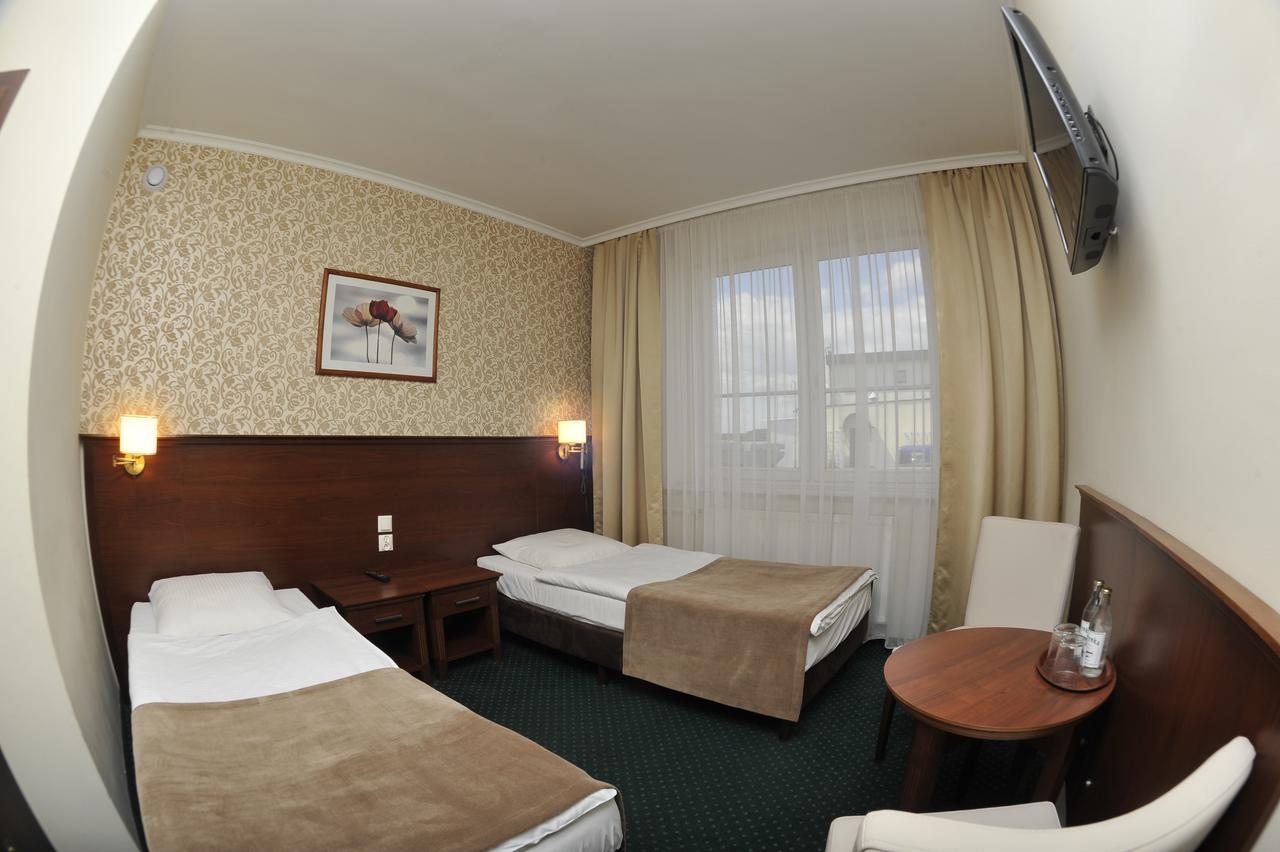 Hotel Lotos Woskrzenice Duze ภายนอก รูปภาพ