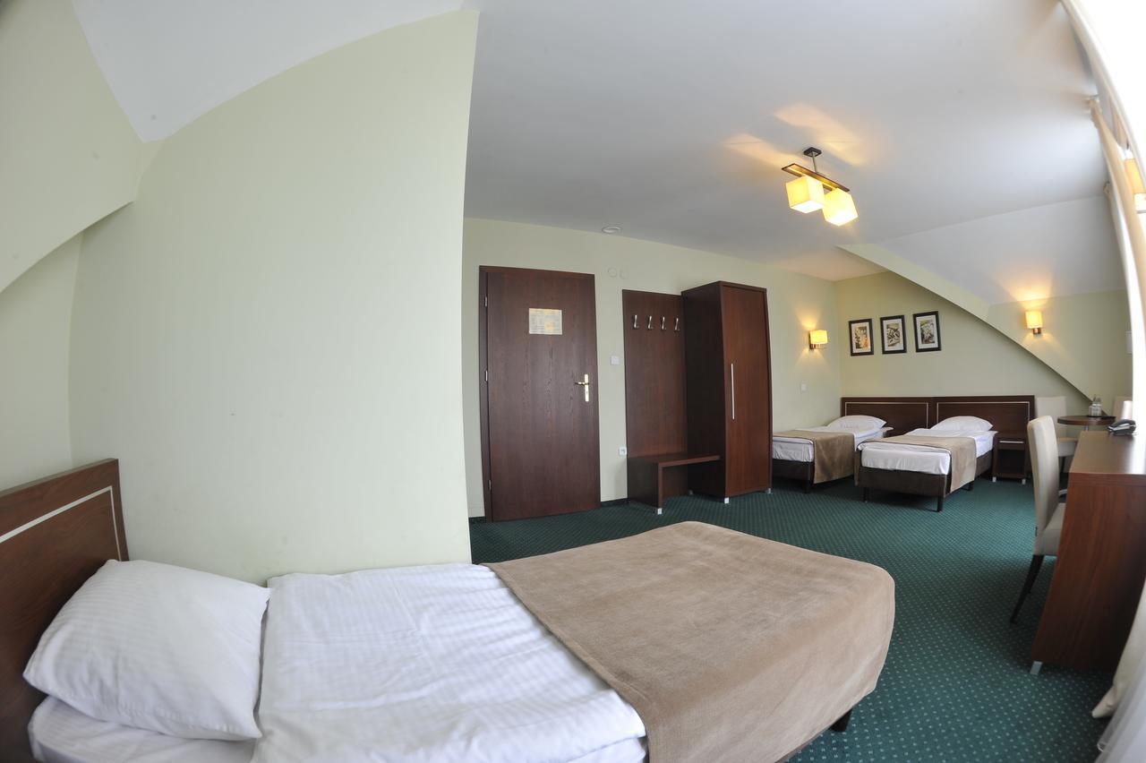 Hotel Lotos Woskrzenice Duze ภายนอก รูปภาพ