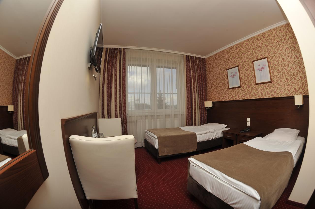 Hotel Lotos Woskrzenice Duze ภายนอก รูปภาพ