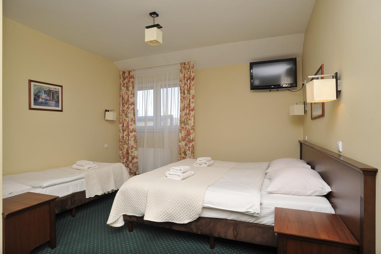 Hotel Lotos Woskrzenice Duze ภายนอก รูปภาพ