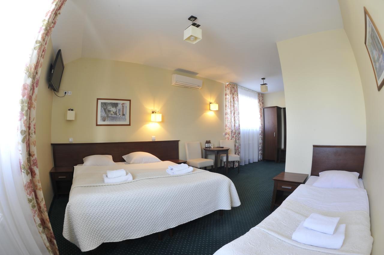 Hotel Lotos Woskrzenice Duze ภายนอก รูปภาพ